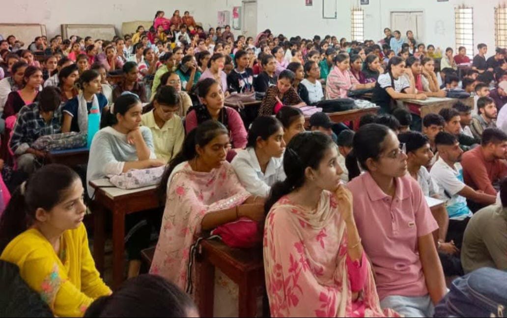 Training given to students on Teaching at the Right Level