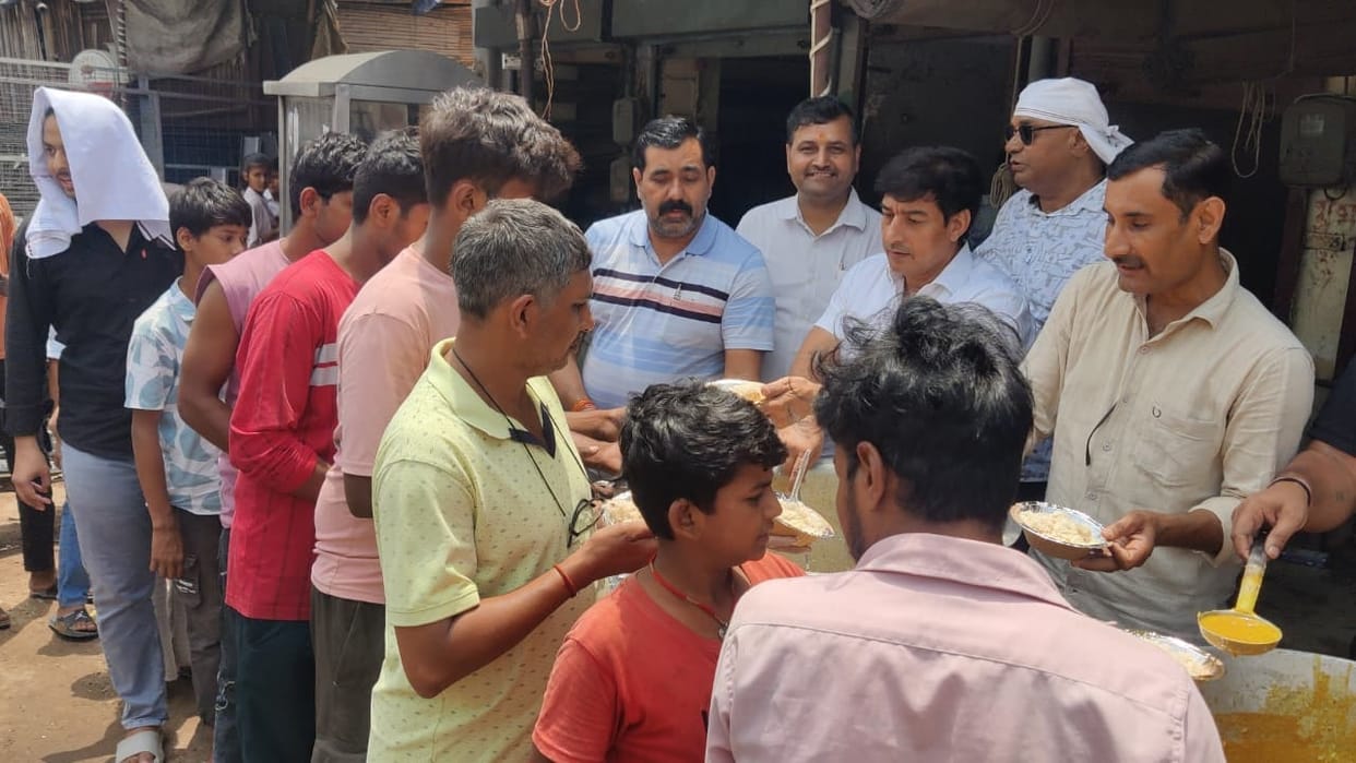 A *Bhandara* (community feast) for Khatu Shyam Baba was organized on Dwadashi.