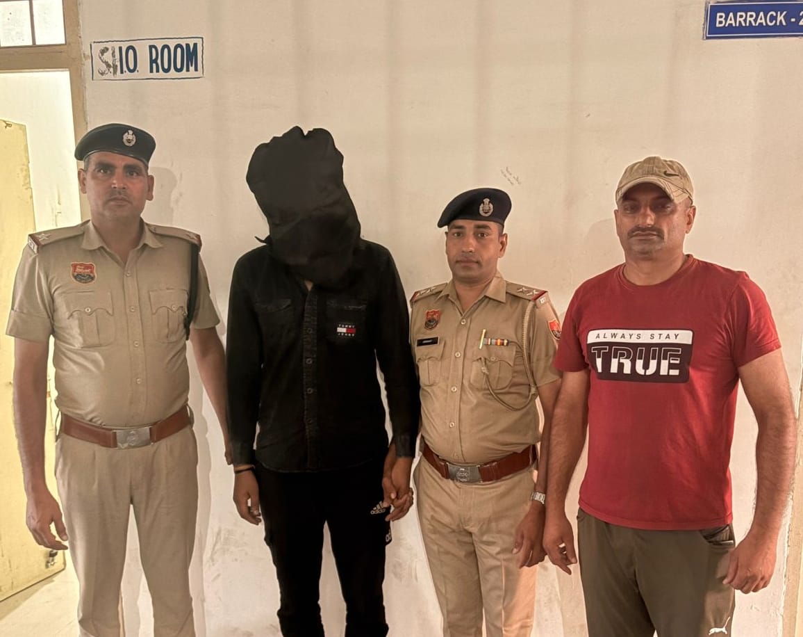फोटो-85: पुलिस की ओर से पकड़ा गया आरोपी। स्रोत पुलिस