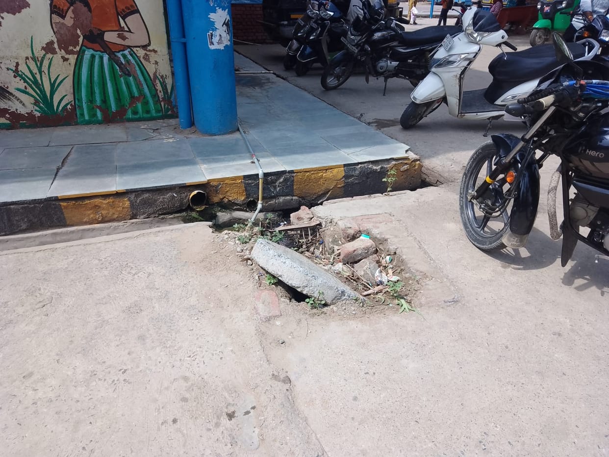 MonMonsoon is on the rise and cleaning of sewer chamber still stucksoon is on the rise and cleaning of sewer chamber still stuck