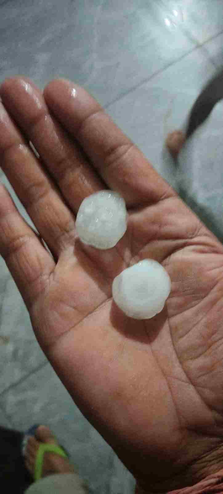 People suffered from oppressive humidity throughout the day; the weather changed in the evening with rain and hailstorms.