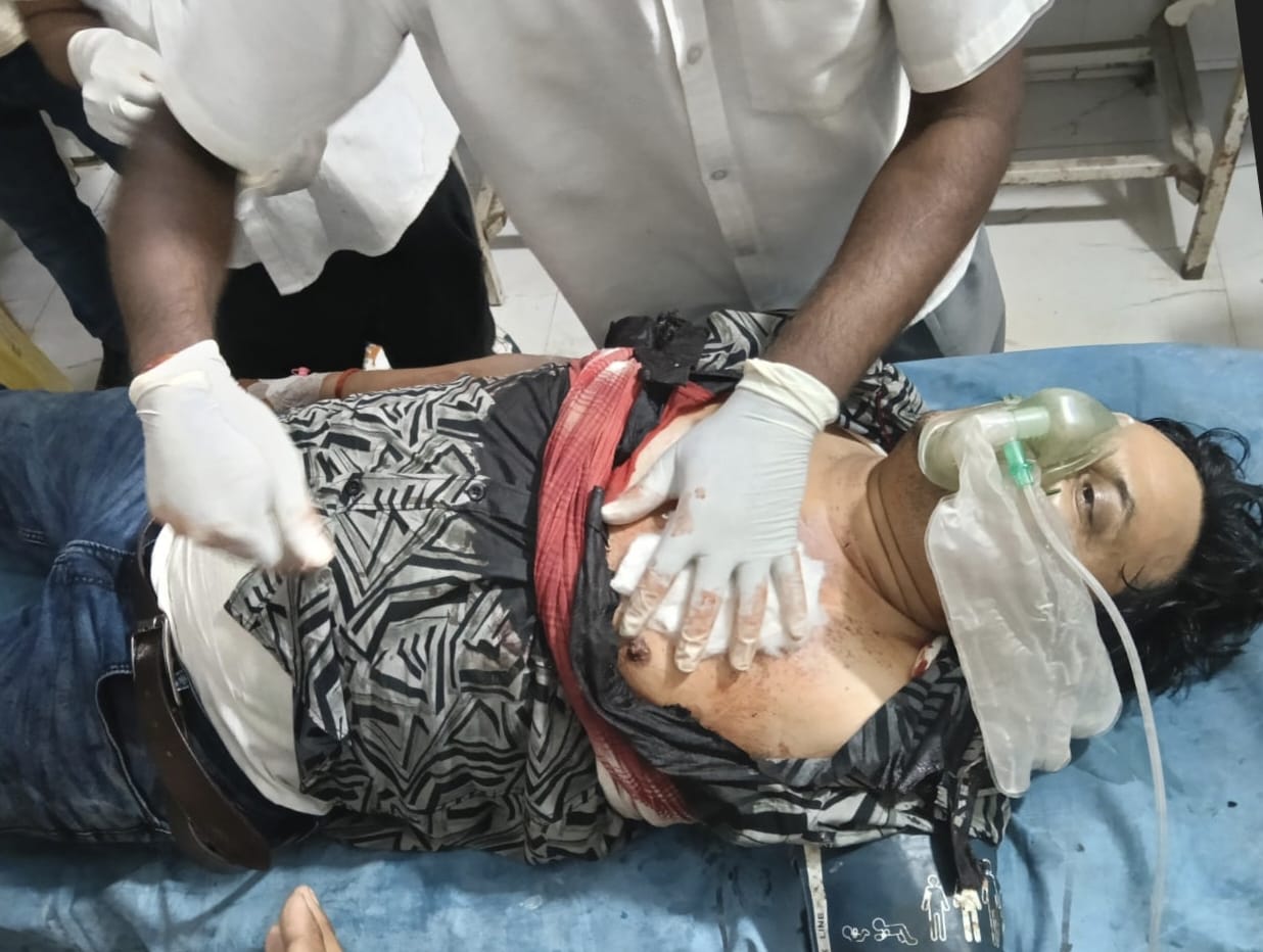 Bihar news Passenger shot during robbery on a moving train in Khagaria.