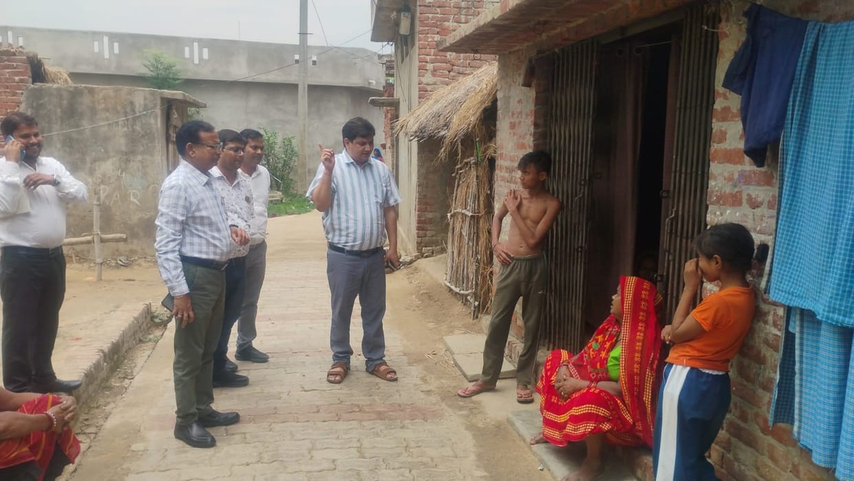 CMO visits Kakandhu to inquire about the condition of fever patients.