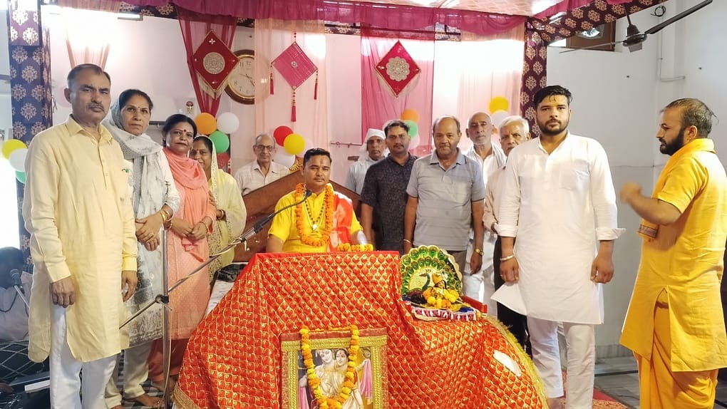 There is an emotional bond between the devotee and God: Parashar