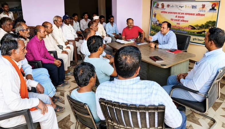 Farmers get information about scientific farming under Khet Bachao Abhiyan