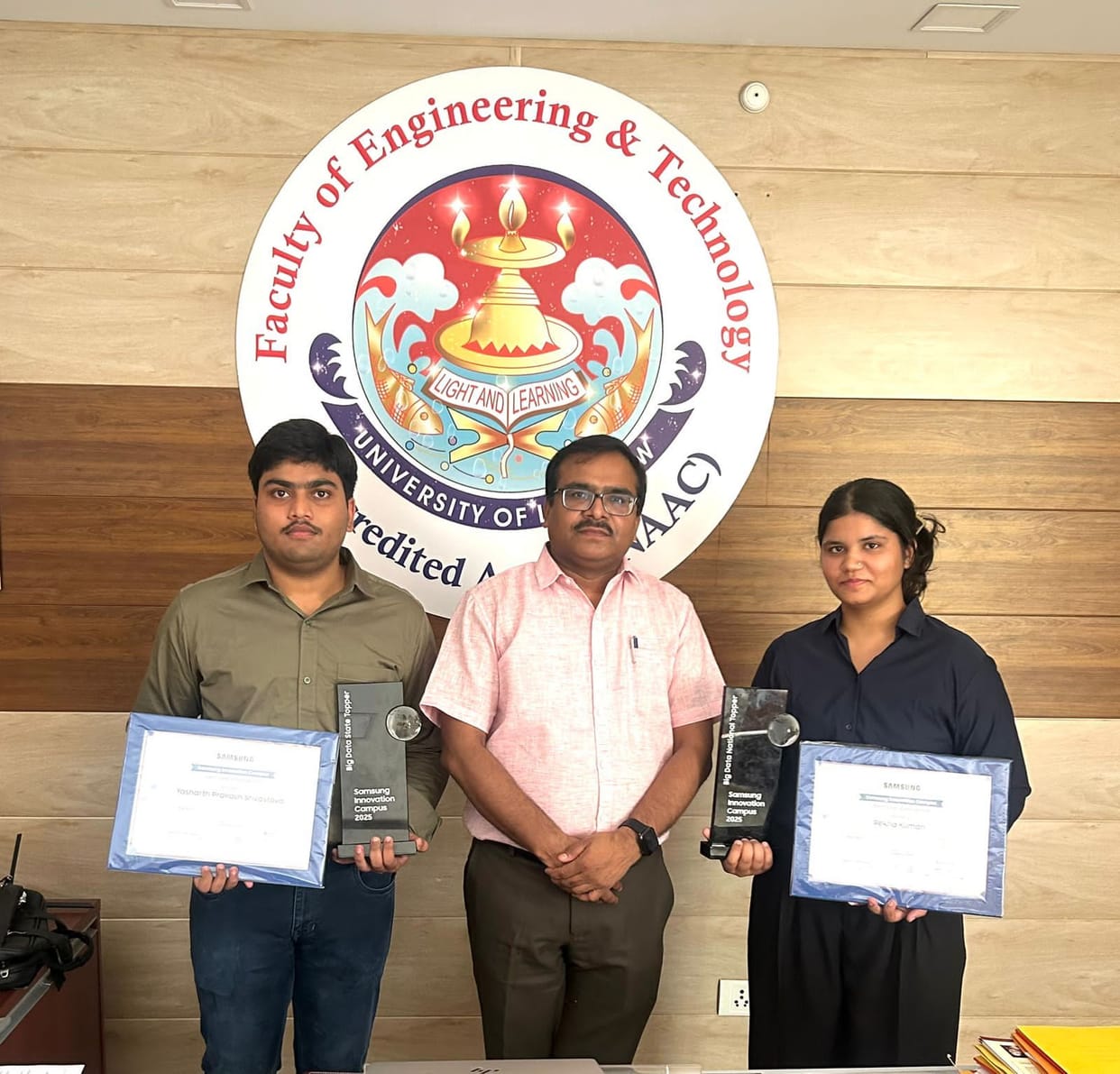 Two Lucknow University students receive a prize of 1 lakh each at the Innovation Campus.