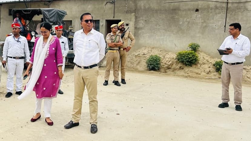 The District Magistrate inspected the under-construction Municipal Corporation office.