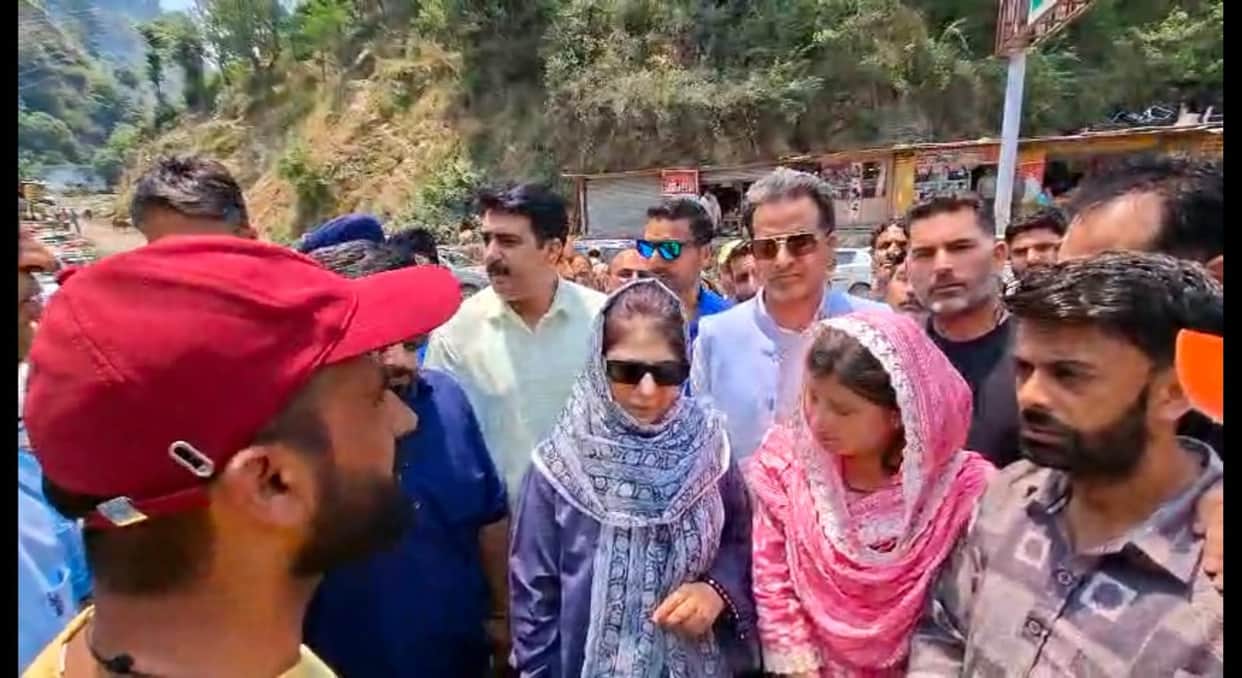 Mehbooba Mufti met fire victims in Bafliaz and demanded compensation from the government.