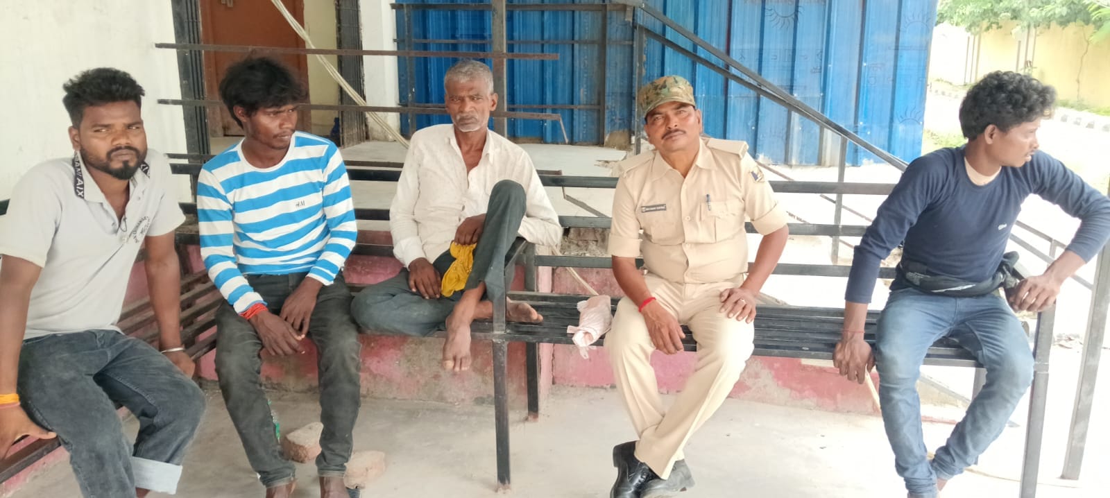 पोस्टमार्टम कराने पहुंचे परिजन