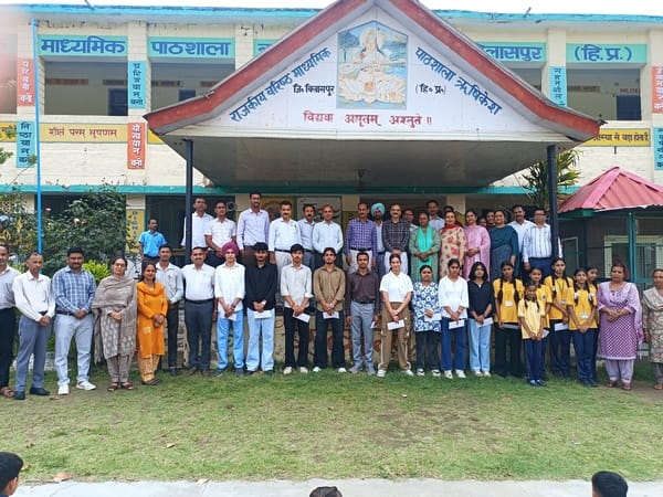 Meritorious students from Rishikesh School were honored with the Thakur Family Medha Fellowship.