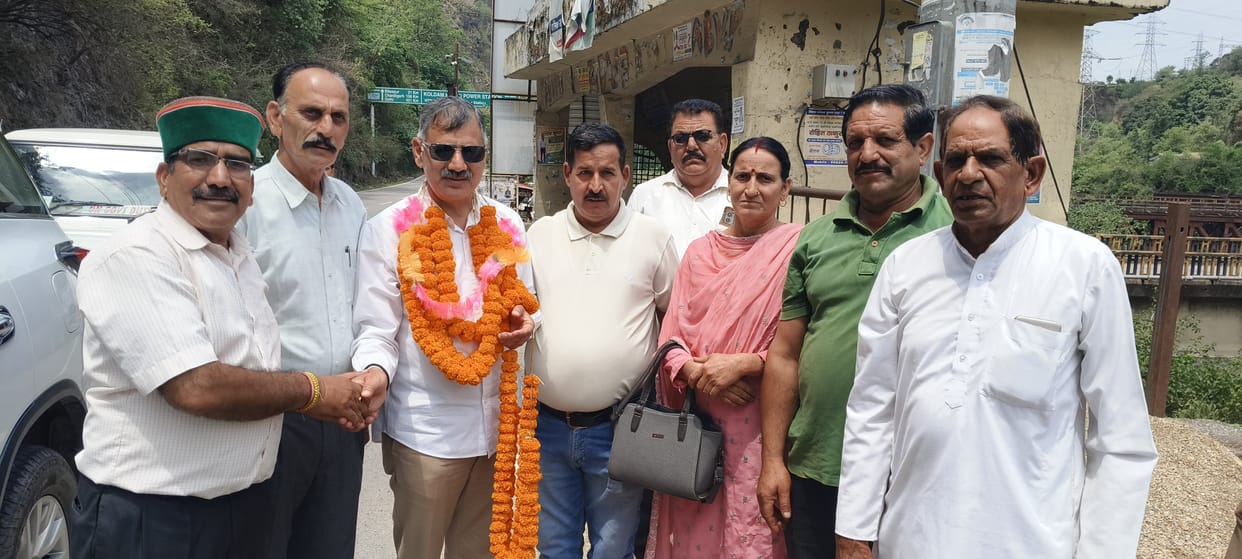 Minister Dharmani welcomed at Salapad Bridge; memorandum of demands submitted.
