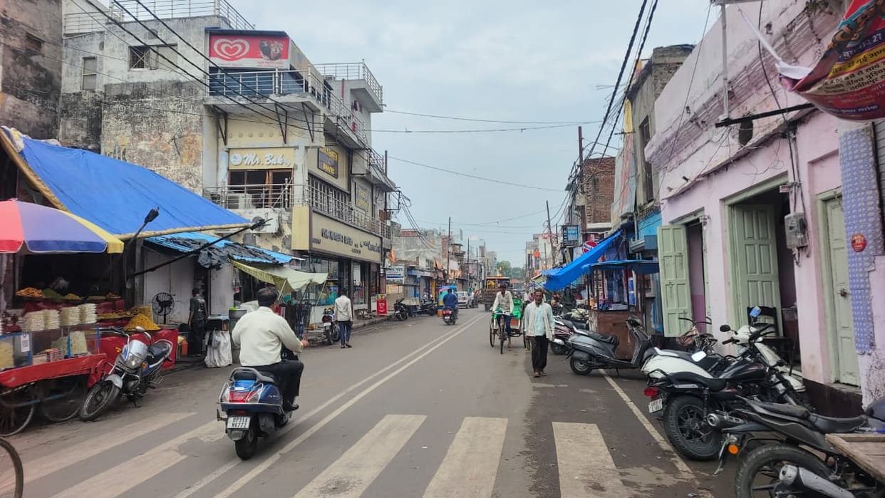 The main roads of the city will be illuminated with Rs 85 lakh