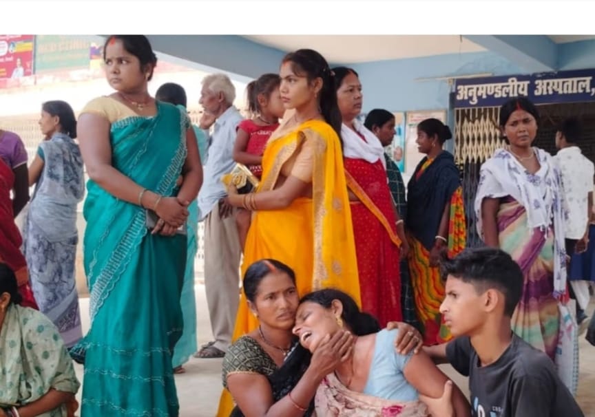 अस्पताल में रोते-बिलखते परिजन
