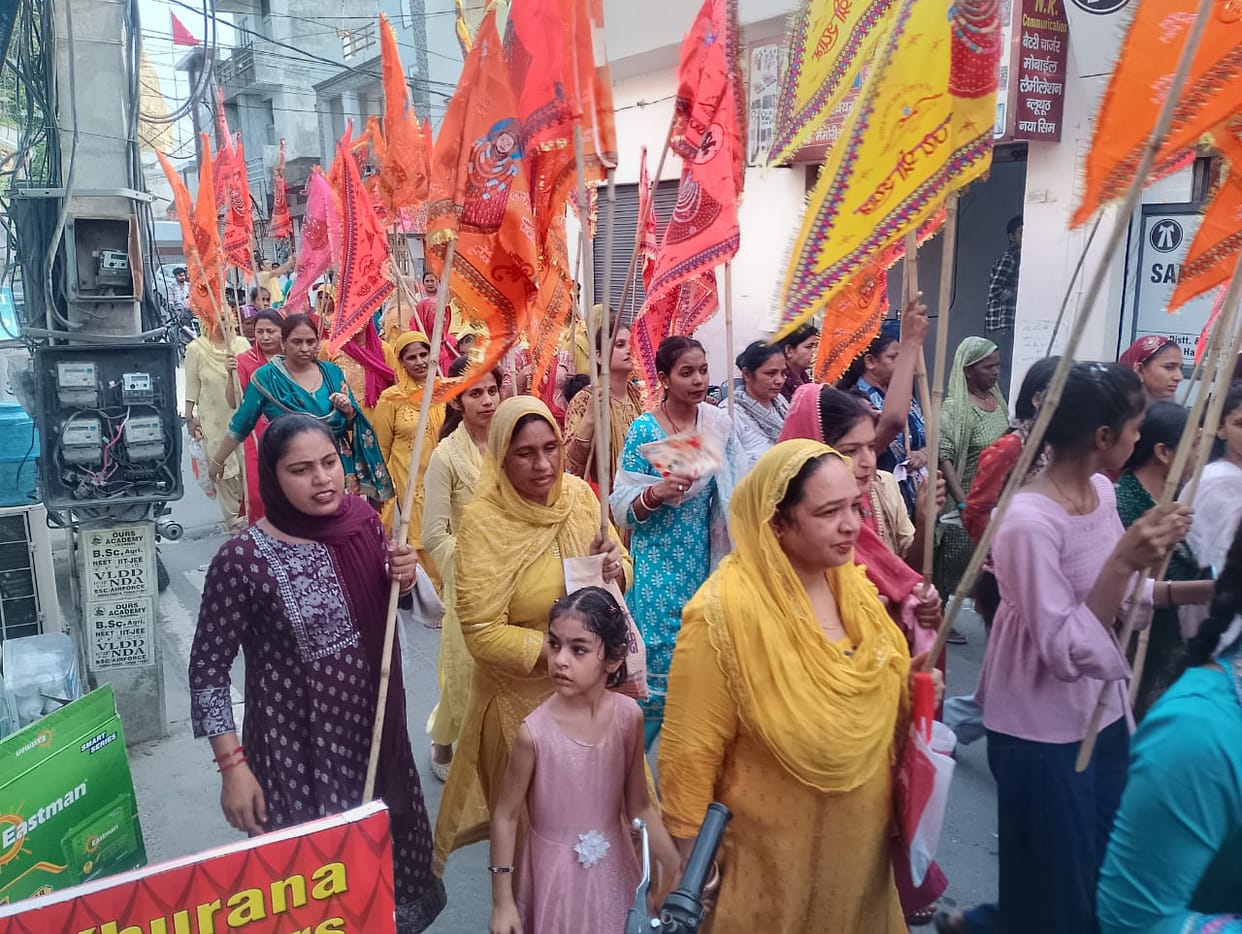Devotees took out a Nishan Yatra.