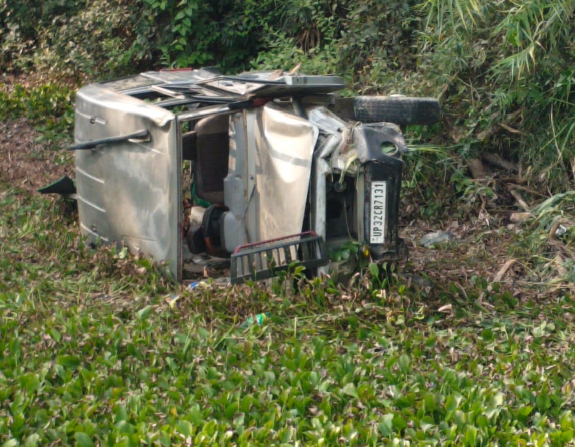 Bolero falls 22 feet off embankment; five injured