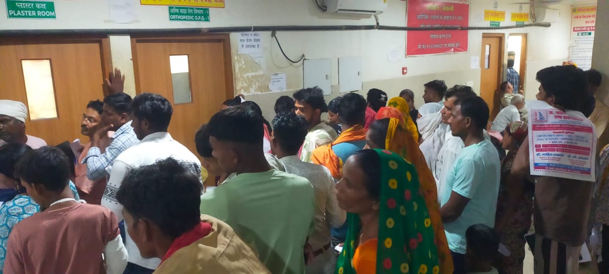 Empty in the morning, heavy crowds in the OPD in the afternoon.