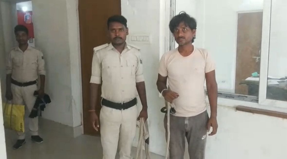 samastipur Sharp-edged weapon Eccentric accused arrested