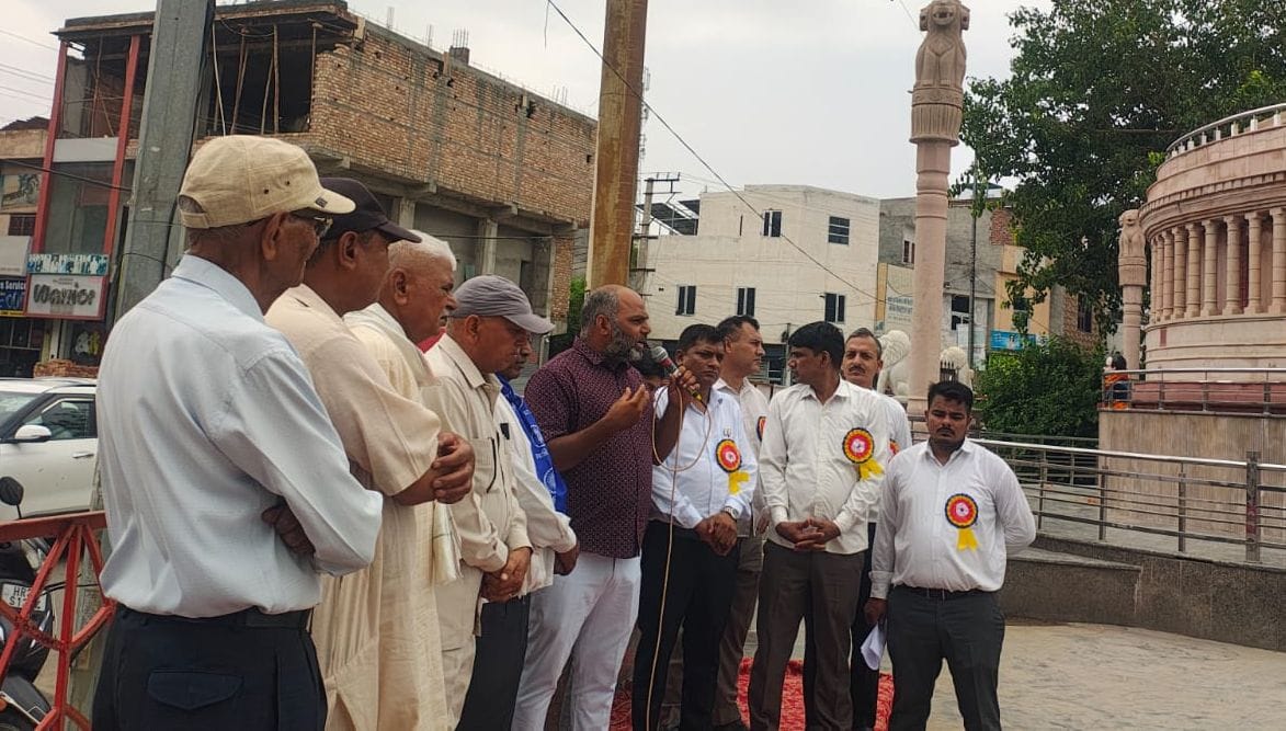 Sunil Bamaniya returned to Jind from Chennai after completing a 2700 km goodwill walk.