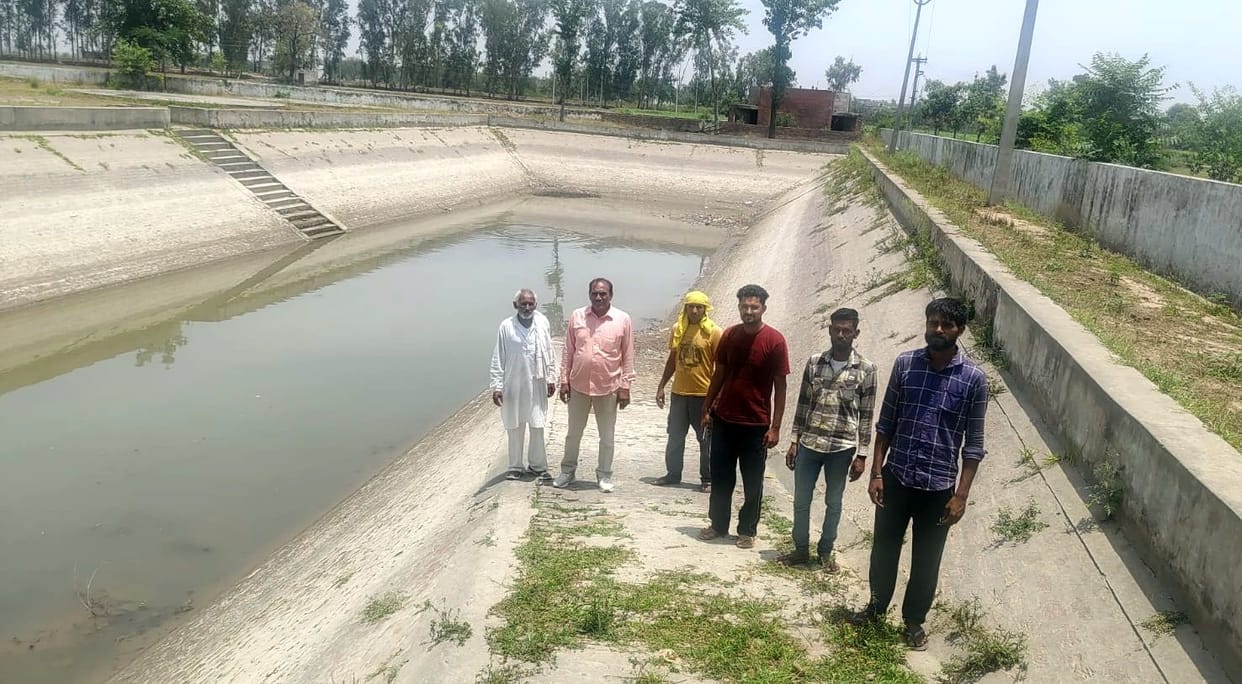 Villagers from two villages grappling with a drinking water crisis for four days.
