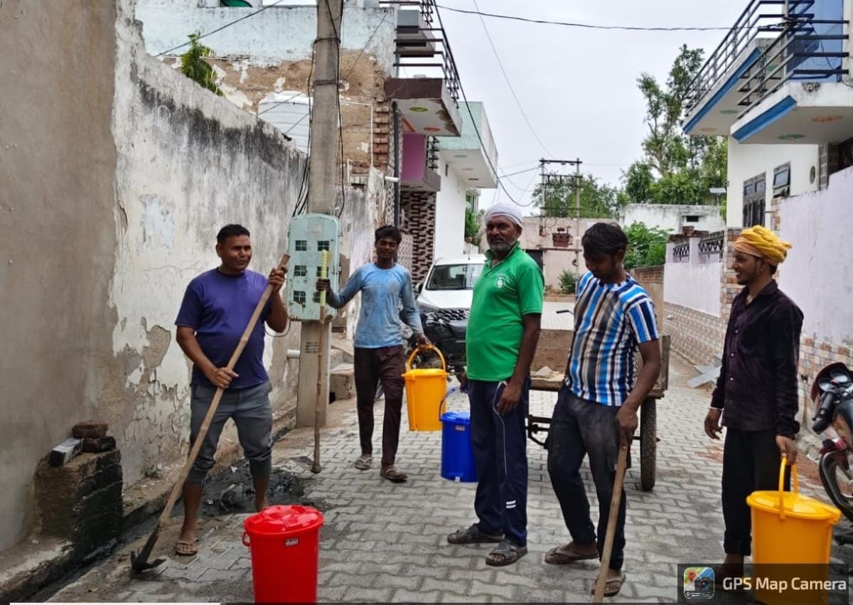 Motivated people towards cleanliness and waste management.