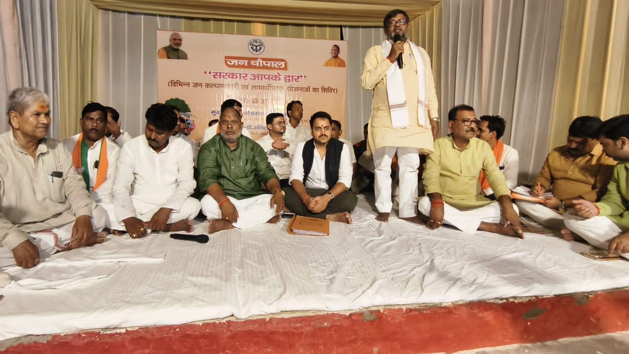Night Chaupal held in Bahuara, the in-charge minister had a direct dialogue, assured quick resolution of problems