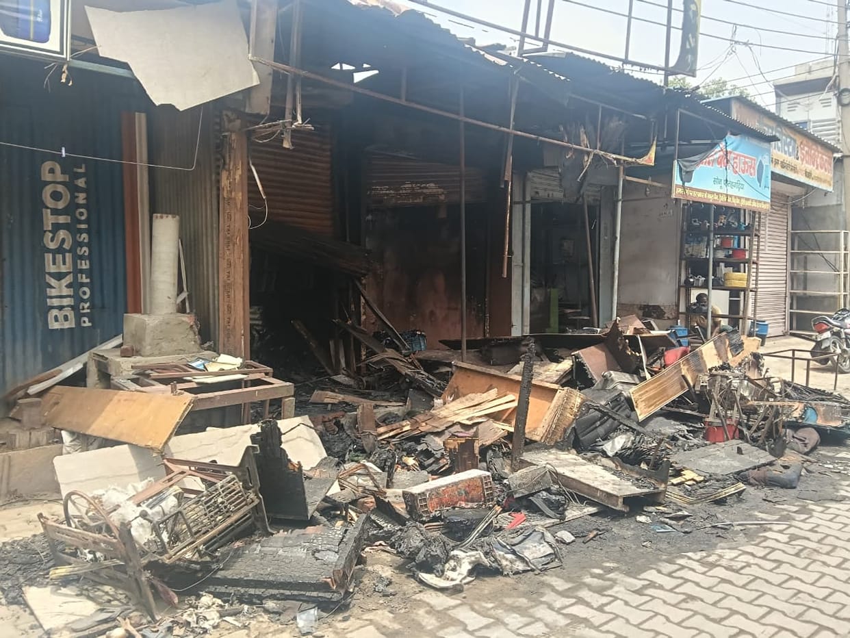 People made off with goods removed by shopkeepers to save them from the fire; 24 other shops were saved from being reduced to ashes