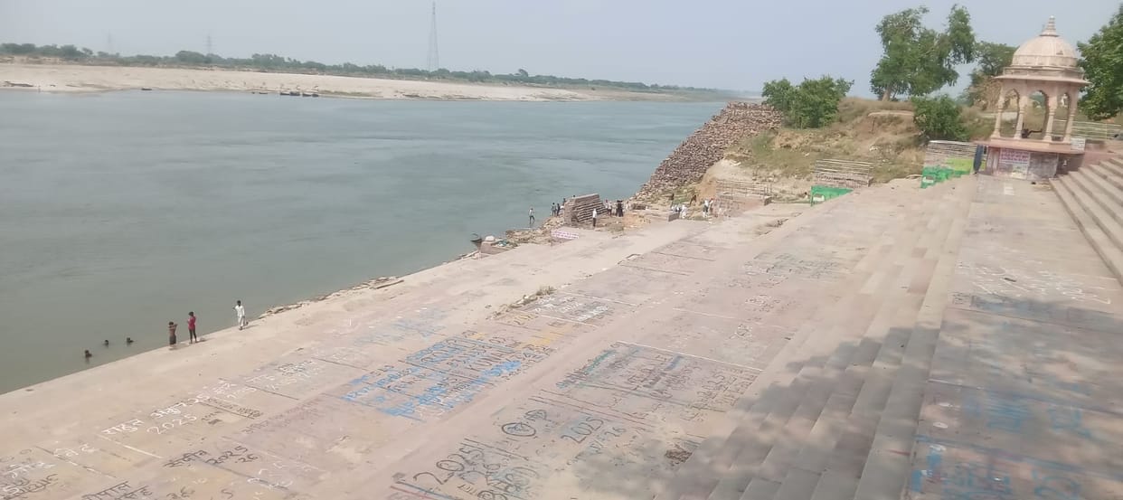 120 people drowned in a year, yet neither warning boards nor barricades have been installed at the rivers, ponds, and pools.