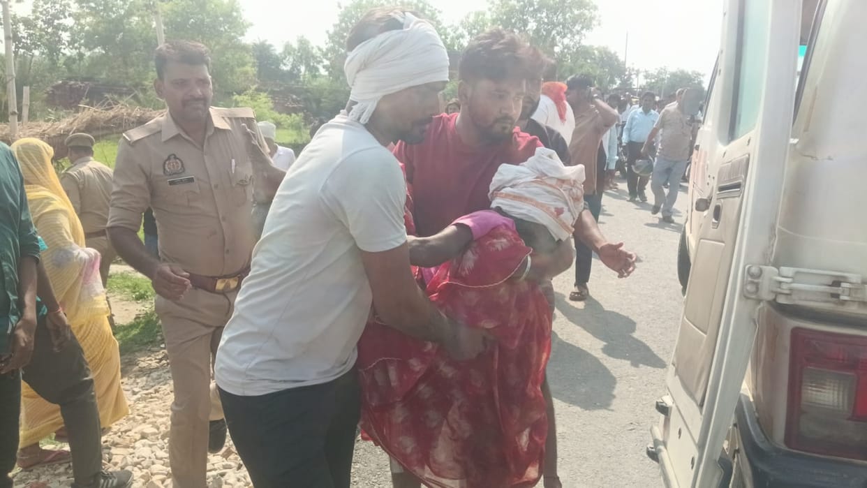 Trailer rams into e-rickshaw; one dead, five injured including a woman.