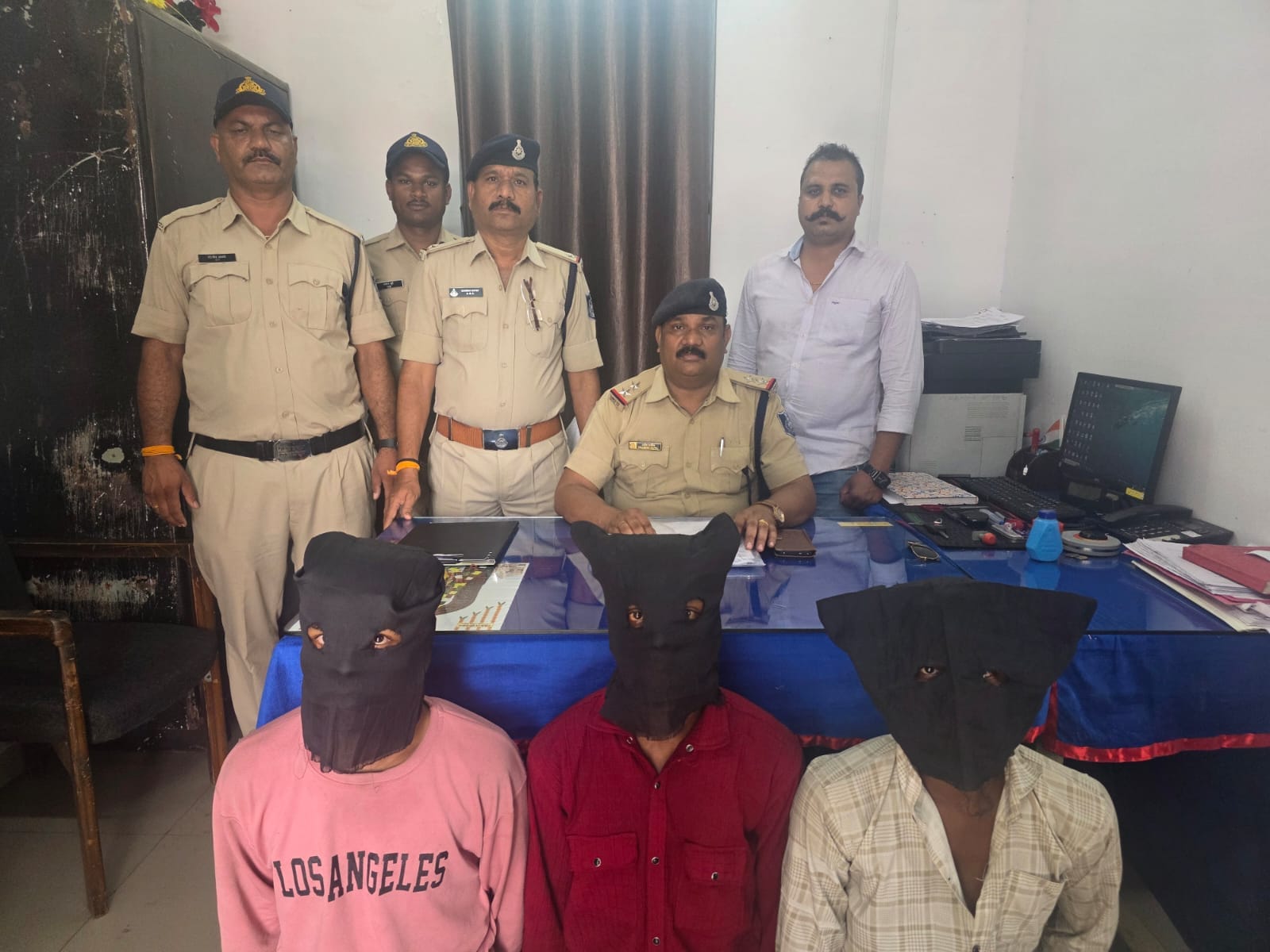 पुलिस गिरफ्त में आरोपी