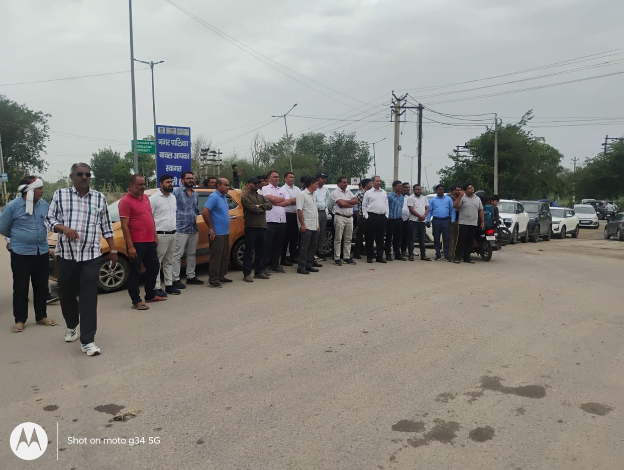 Entrepreneurs vent anger over power crisis; block Bawal-Rewari road.