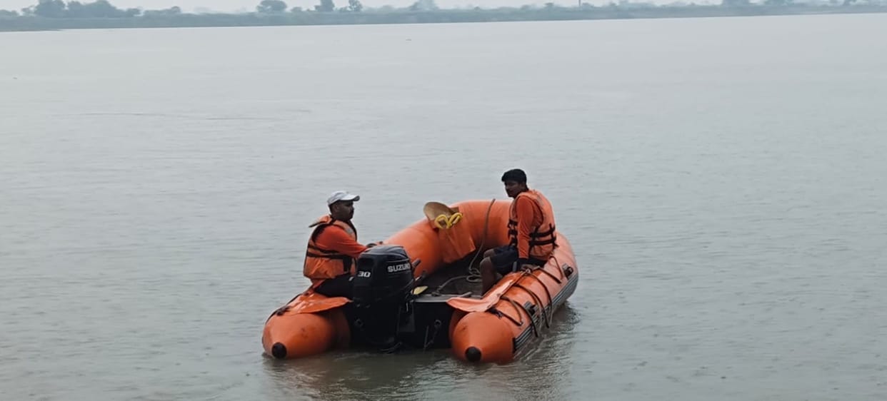 Two boys drowned in the Saryu River while bathing; the body of one has been recovered