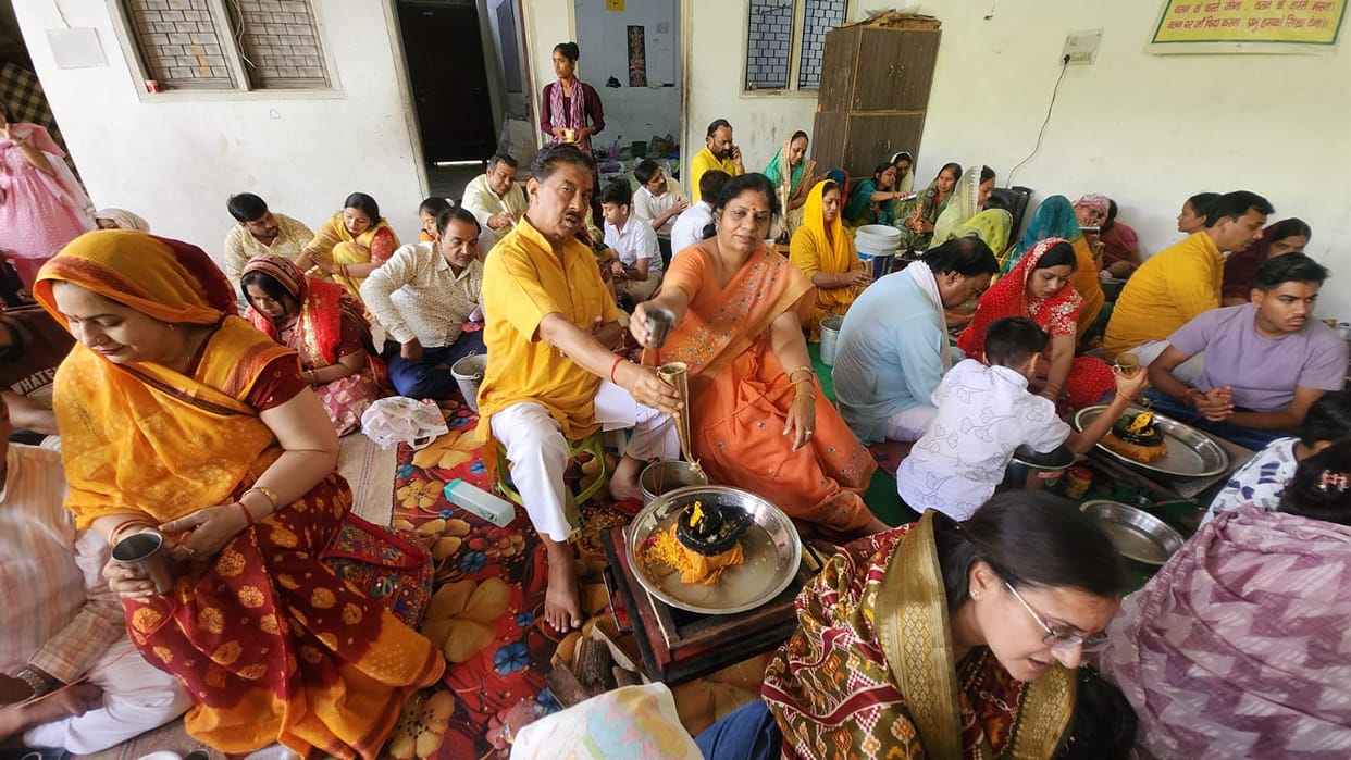 Rudrabhishek of 51 earthen Shivlings was performed.