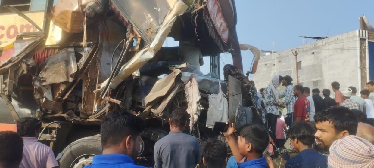 Luxury bus-trailer collision leaves eight people injured, including drivers