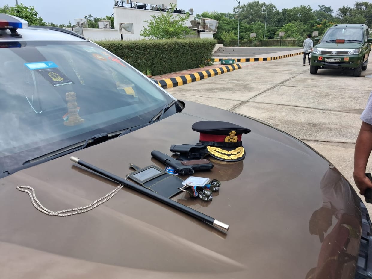 Youth posed as a Brigadier; Army apprehended him.