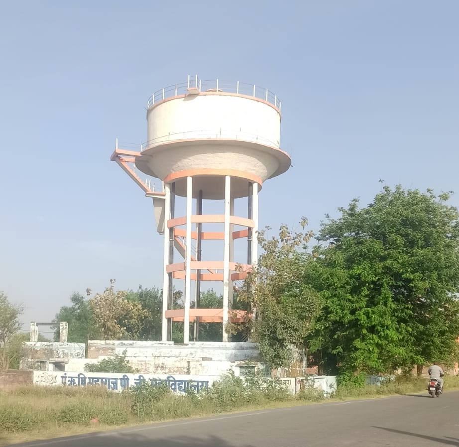 Water supply from the tank is available for five to ten minutes.