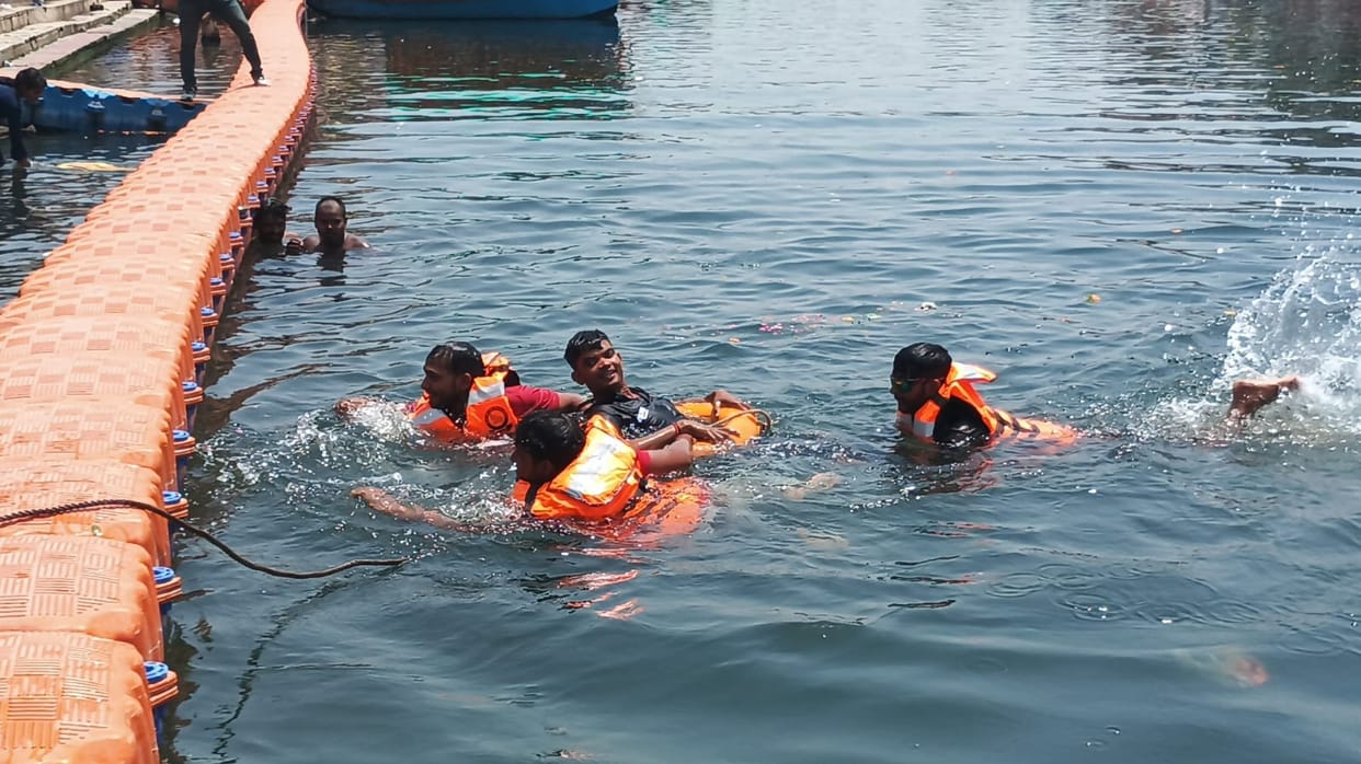 Pilgrims stranded by floods at Ramghat; SDRF saves their lives.