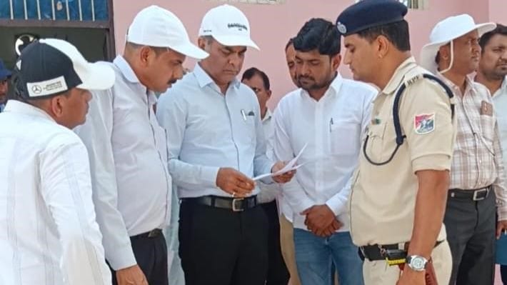Demand for a halt of the Jabalpur-Chitrakoot Express at Ichauli station.