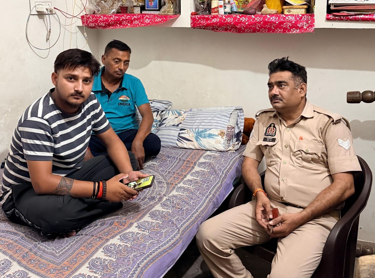 NSUI District President stopped at home while on his way to Lucknow.