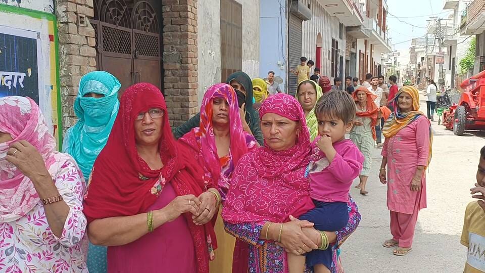 For four years, Garhi Ujale Khan has been desperate for even a drop of water, yet the administration remains deaf to the pleas.