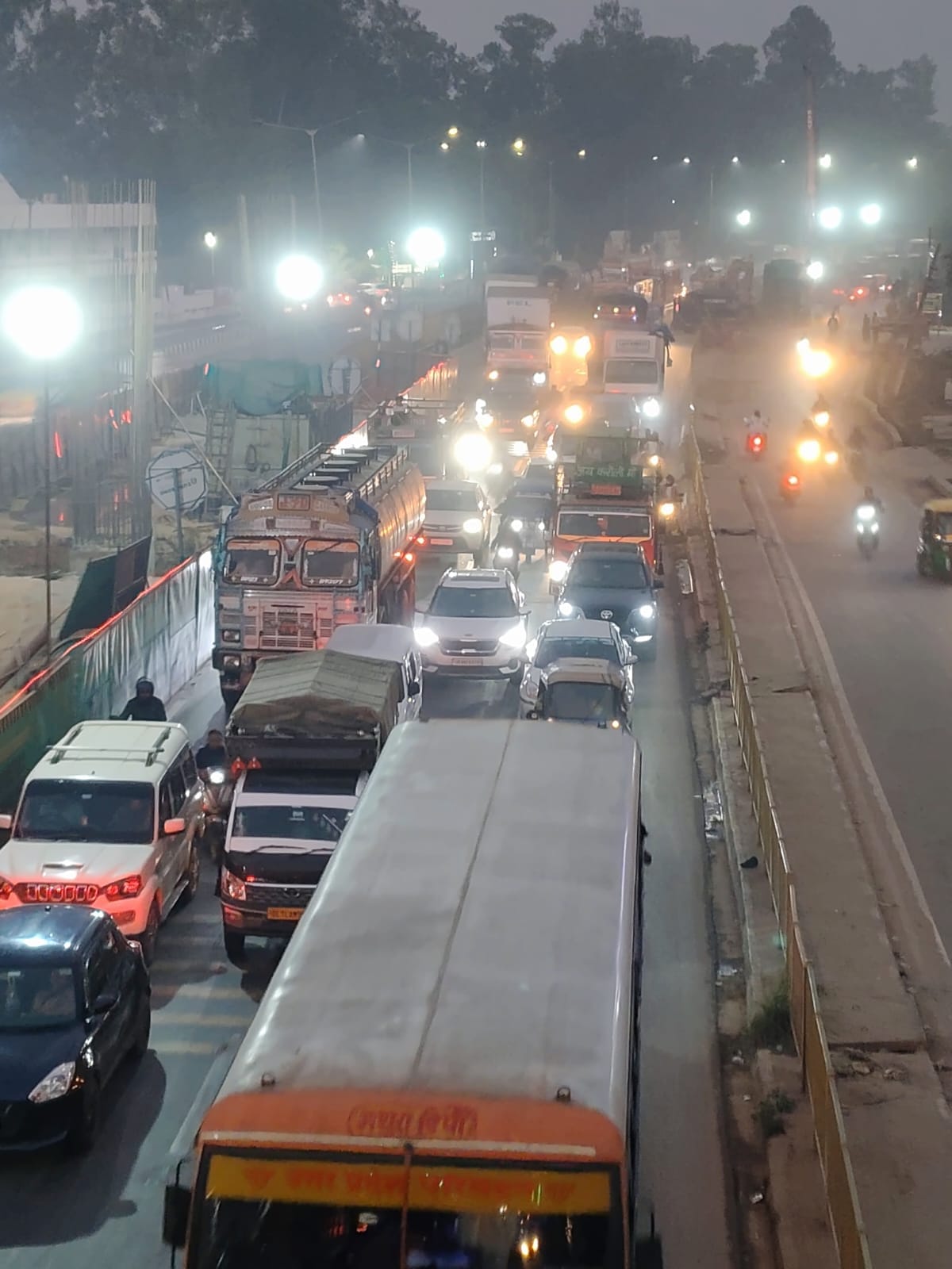 Traffic jam stretching from the highway to MG Road; a one-minute journey took half an hour.Traffic jam stretching from the highway to MG Road; a one-minute journey took half an hour.