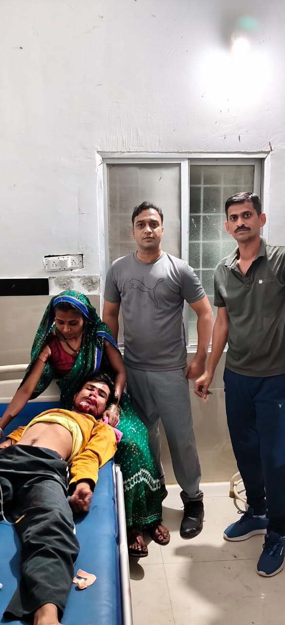 घायलों को अस्पताल में किया गया भर्ती