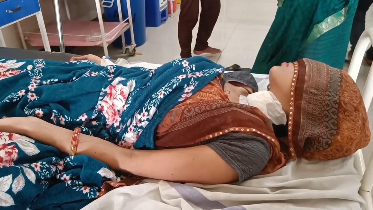 Jealous Rage: Girlfriend Slits Wife’s Throat Outside Police Station, Toddler Hurt