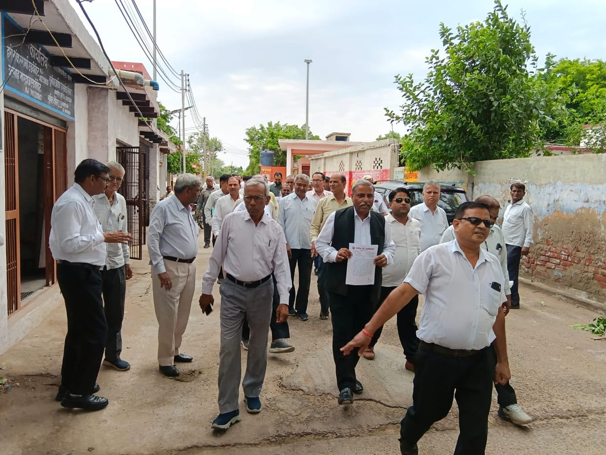 Lawyers threatened to lock down the Sub-Registrar's office.