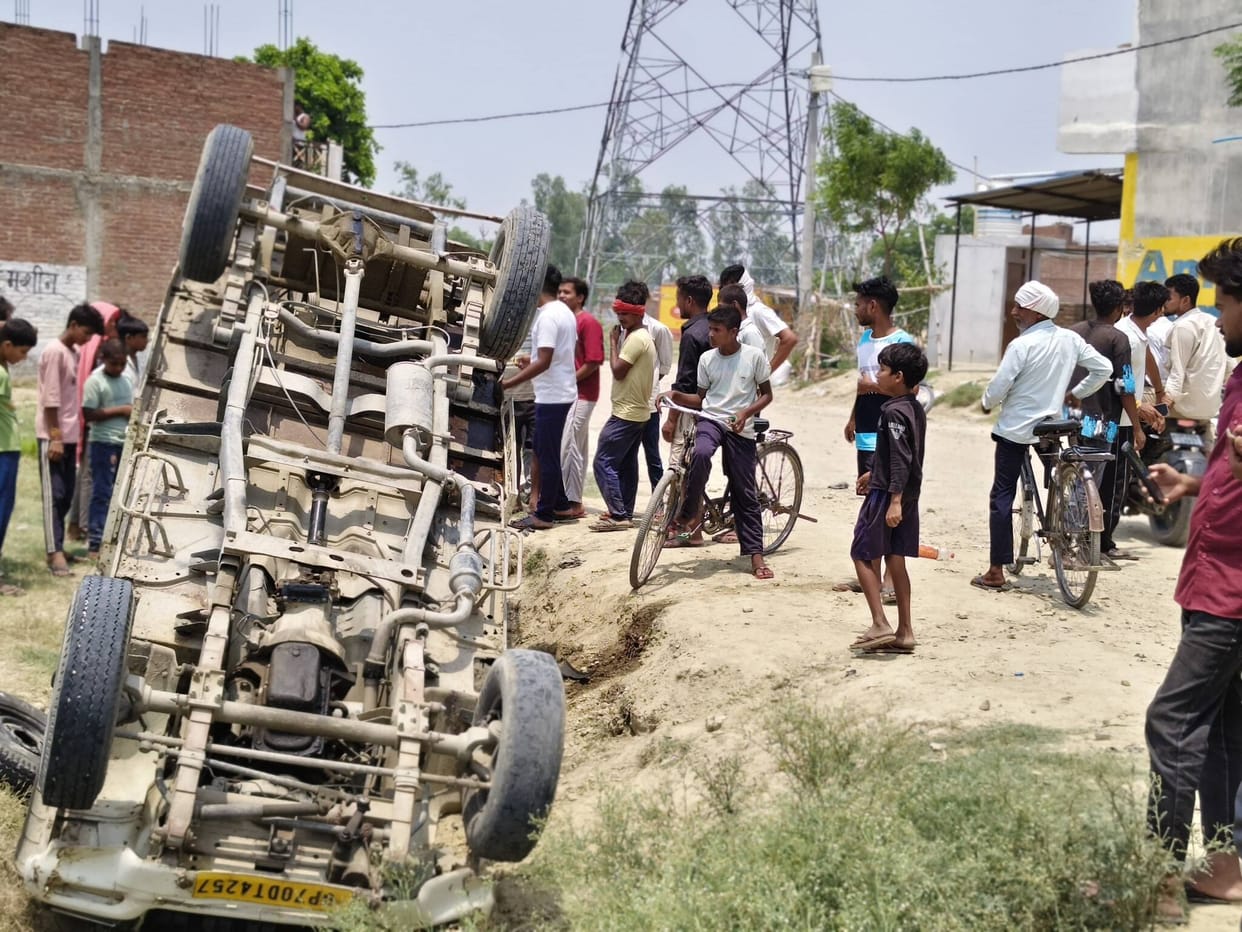 Pickup truck packed with pilgrims overturns after losing control; 14 injured