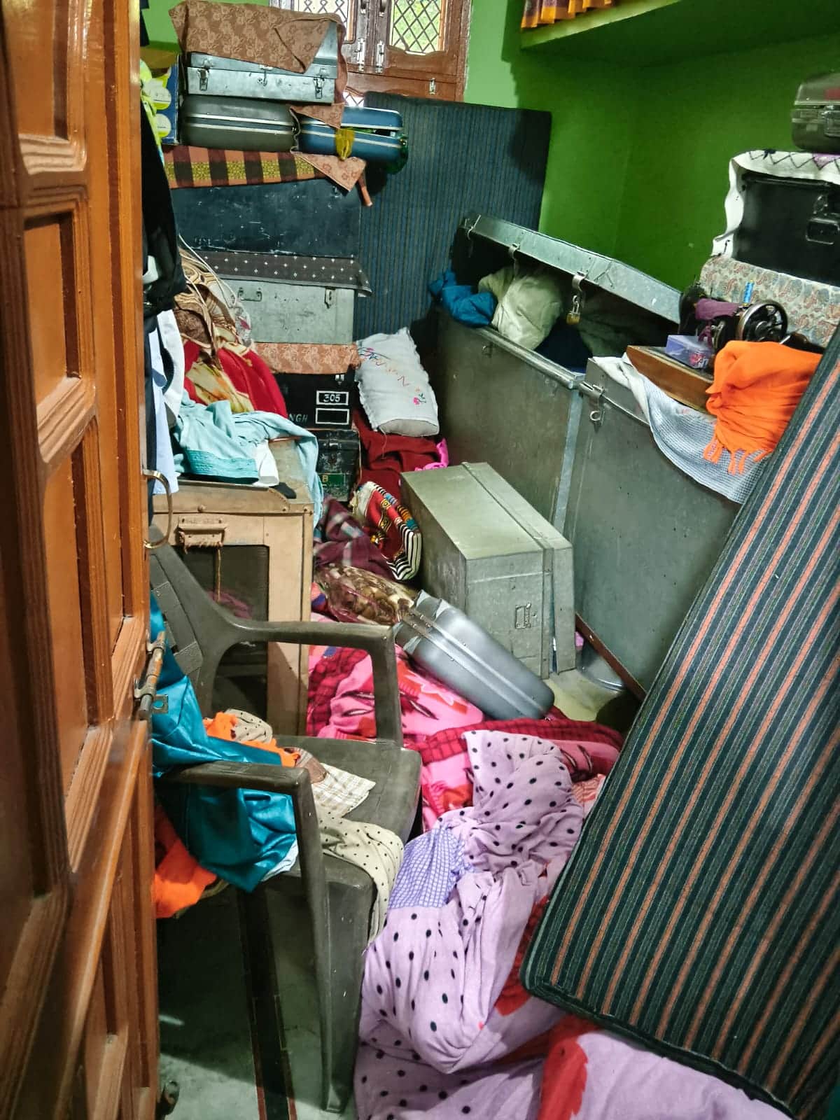 नंगल कलां में चोरी के बाद घर में बिखरा सामान। स्रोत : जागरूक पाठक