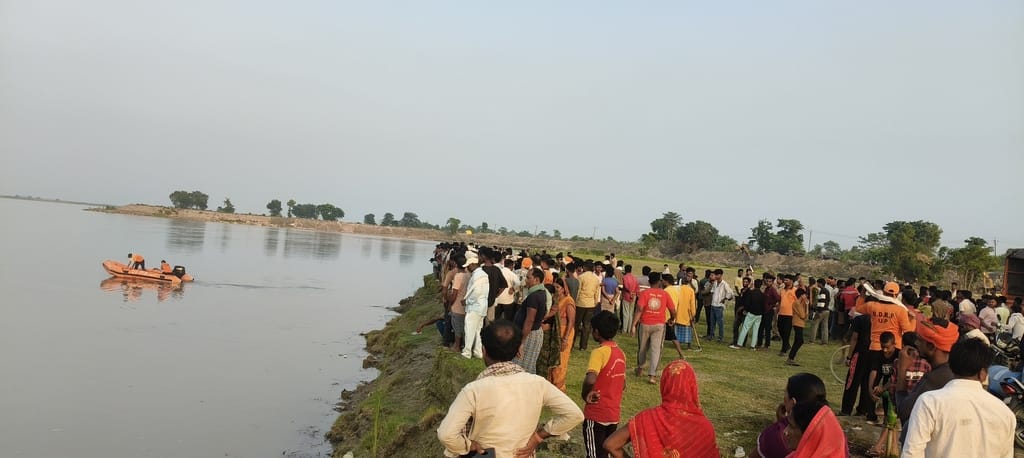 Five teenagers drown while bathing in Narayani in Kushinagar, three rescued