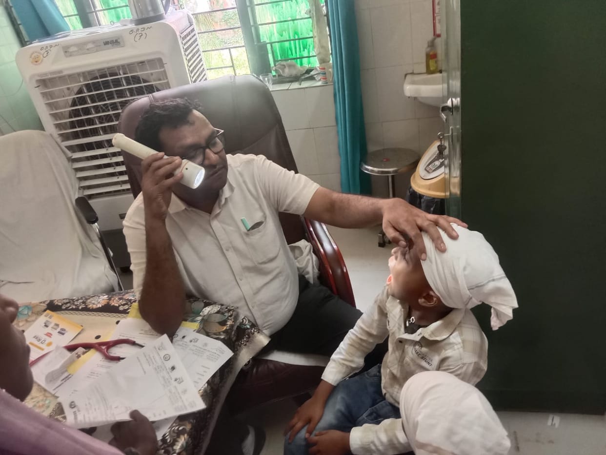 Children facing increased health issues due to changing weather; rise in cases of vomiting and fever.