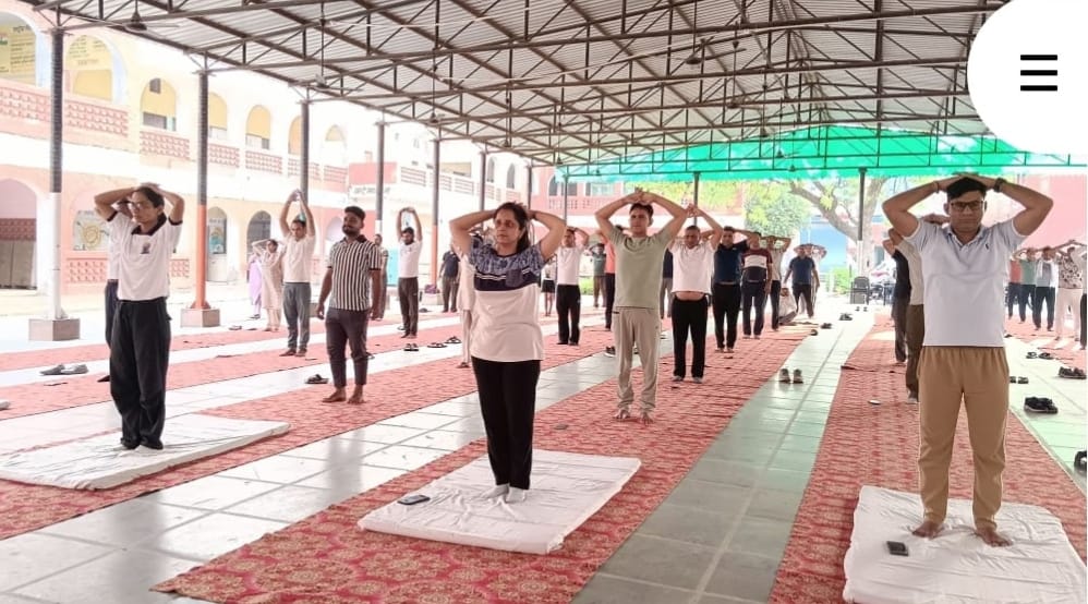 Yoga training concludes; 1,863 participants took part over three days.