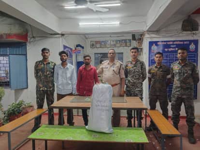Two youths arrested by police for smuggling cannabis on a scooter in Jagdalpur