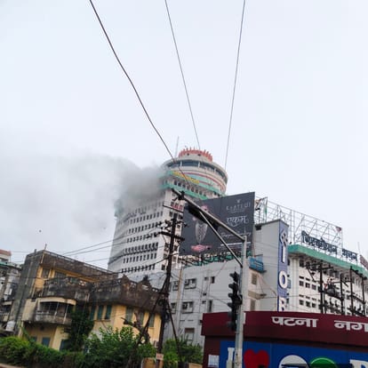 Shot Circuit Fire In Patna Biscomanu Bihar News - Bihar News - Bihar:पटना  के बिस्कोमान भवन में आग, 13वें तल्ले पर मची अफरातफरी; ऊंचाई के कारण  अग्निशमन यंत्र भी परेशान